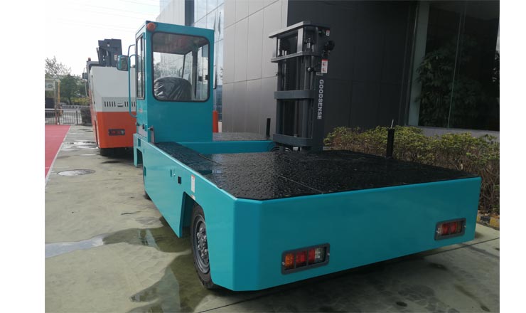  電動(dòng)側(cè)面叉車(chē)【3-6噸】_3